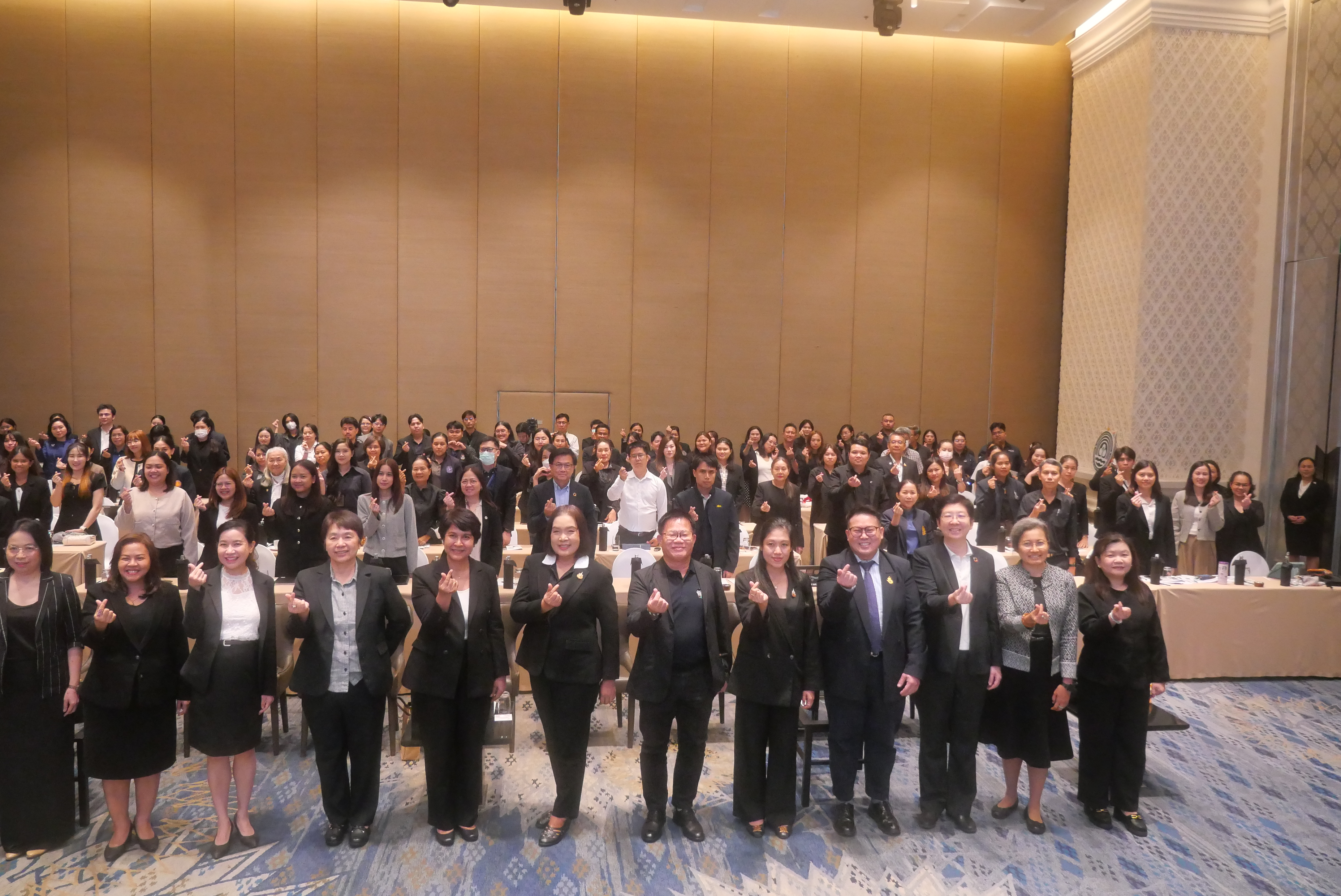title - ส.ป.ก. ร่วมเป็นเกียรติในพิธีเปิดงานประชุมเผยแพร่ (Press Conference) เพื่อนำเสนอรายงานและการประเมินผลการดำเนินงานเสริมพลังความร่วมมือด้านการเปลี่ยนแปลงสภาพภูมิอากาศของประเทศไทย 